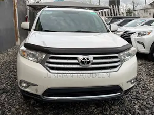 Toyota Highlander SE 2012 White