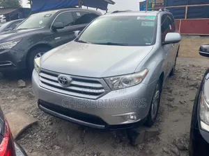 Toyota Highlander 3.5L 4WD 2013 Silver
