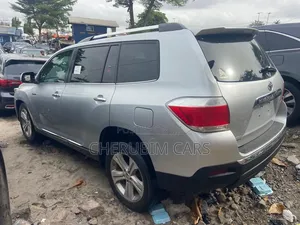 Toyota Highlander 3.5L 4WD 2013 Silver