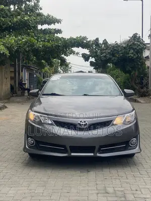 Toyota Camry SE 4dr Sedan (2.5L 4cyl 6A) 2014 Gray