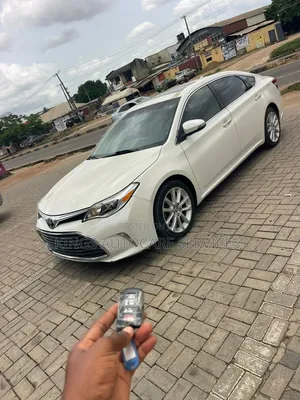 Toyota Avalon Limited 4dr Sedan (3.5L 6cyl 6A) 2014 White