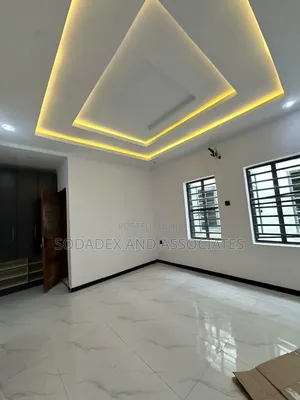 2bdrm Townhouse / Terrace in Lekki Phase 2 for rent
