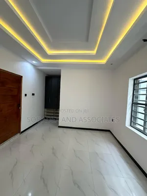 2bdrm Townhouse / Terrace in Lekki Phase 2 for rent