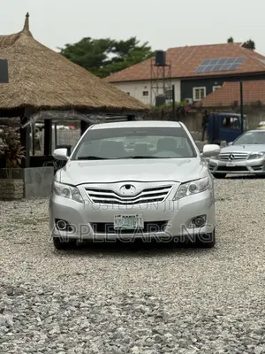 Toyota Camry LE 4dr Sedan (2.5L 4cyl 6A) 2011 Silver
