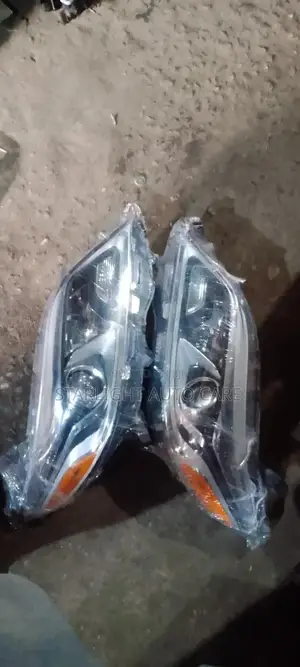Headlights Toyota Sienna 2015 -2018 Charger Type