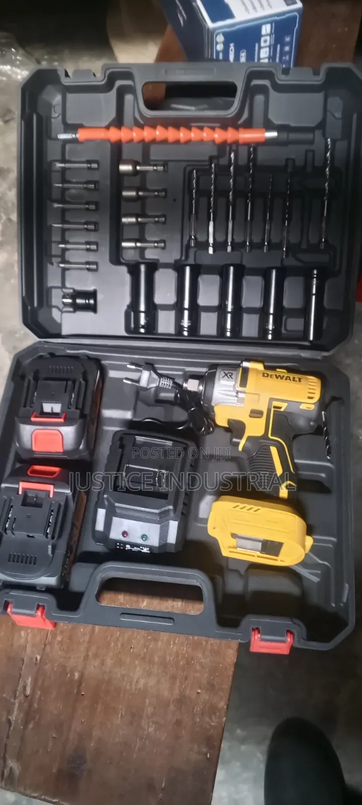 Cordless Rechargeable Socketing Machine