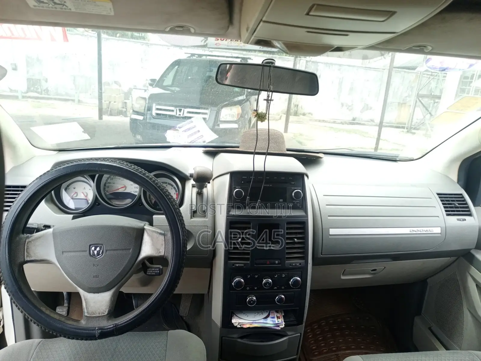 Dodge Caravan 2010 White