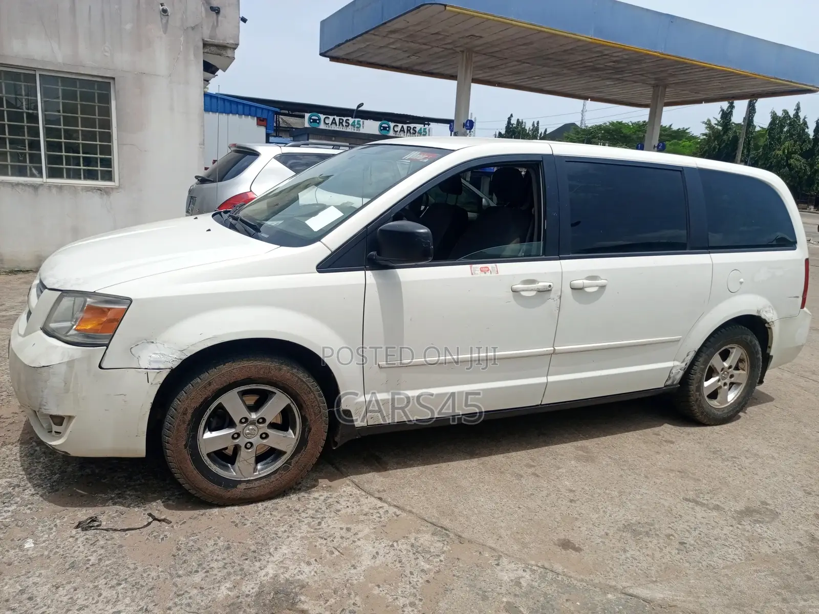 Dodge Caravan 2010 White