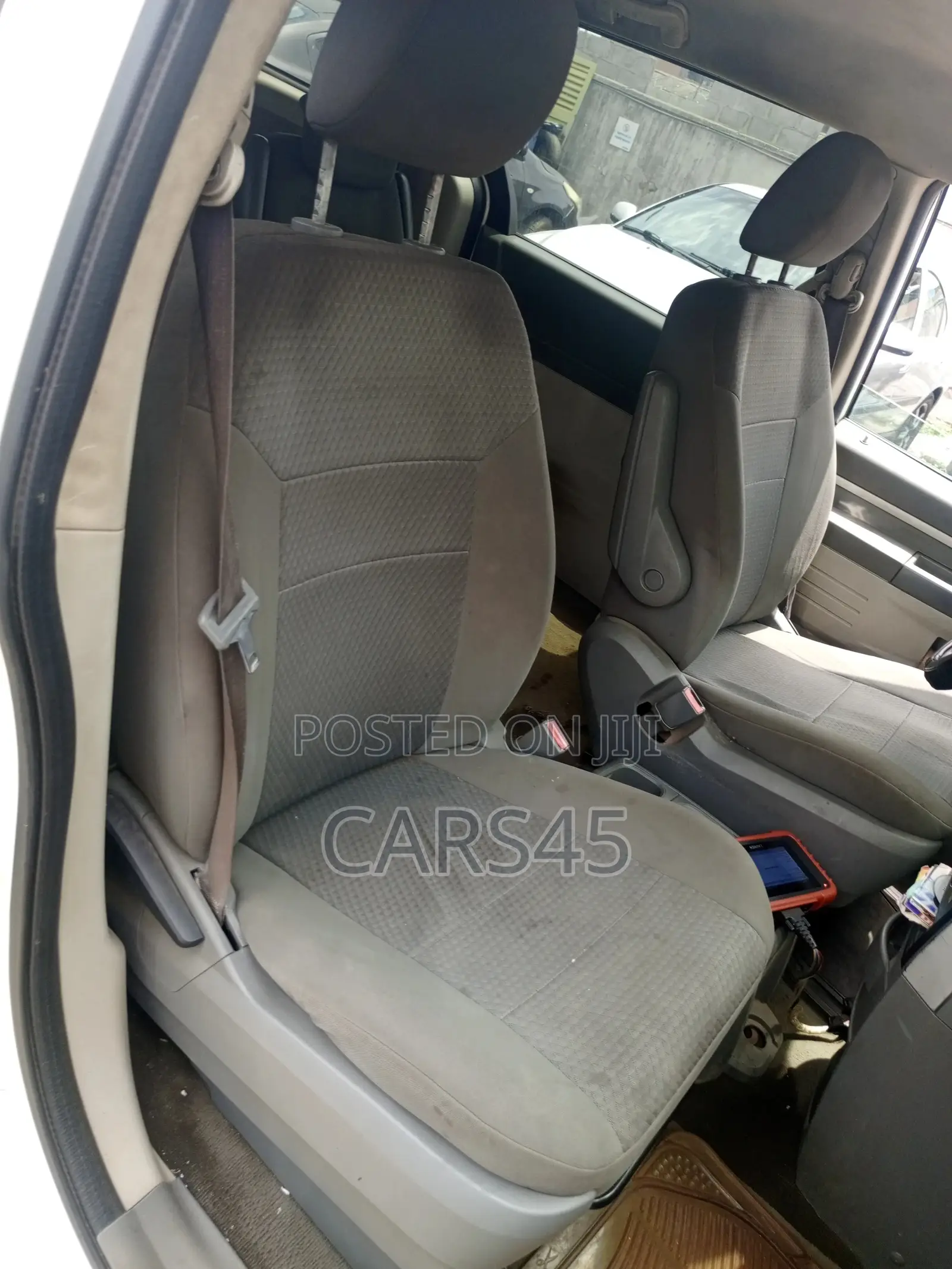 Dodge Caravan 2010 White