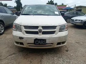 Dodge Caravan 2010 White