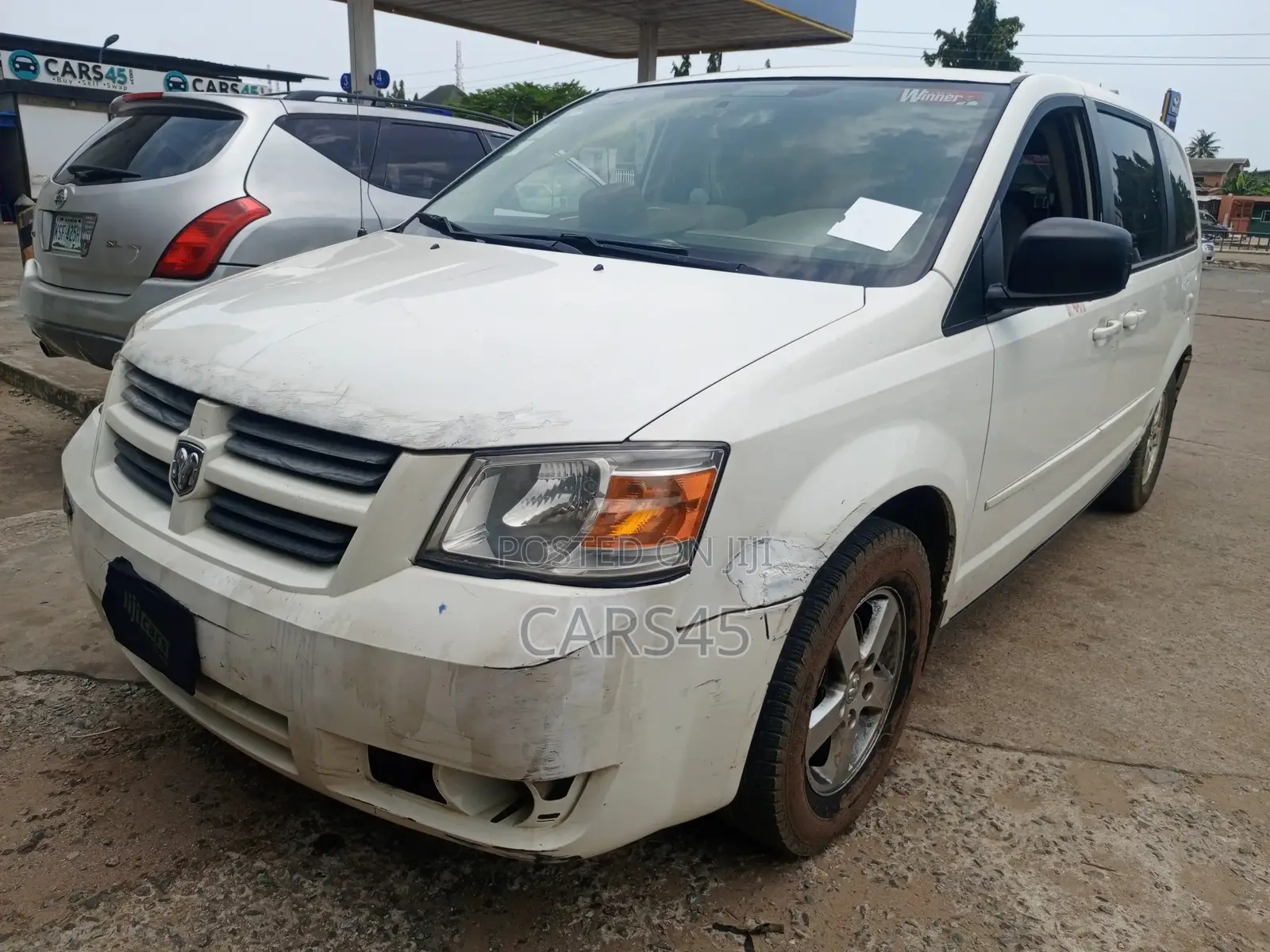 Dodge Caravan 2010 White