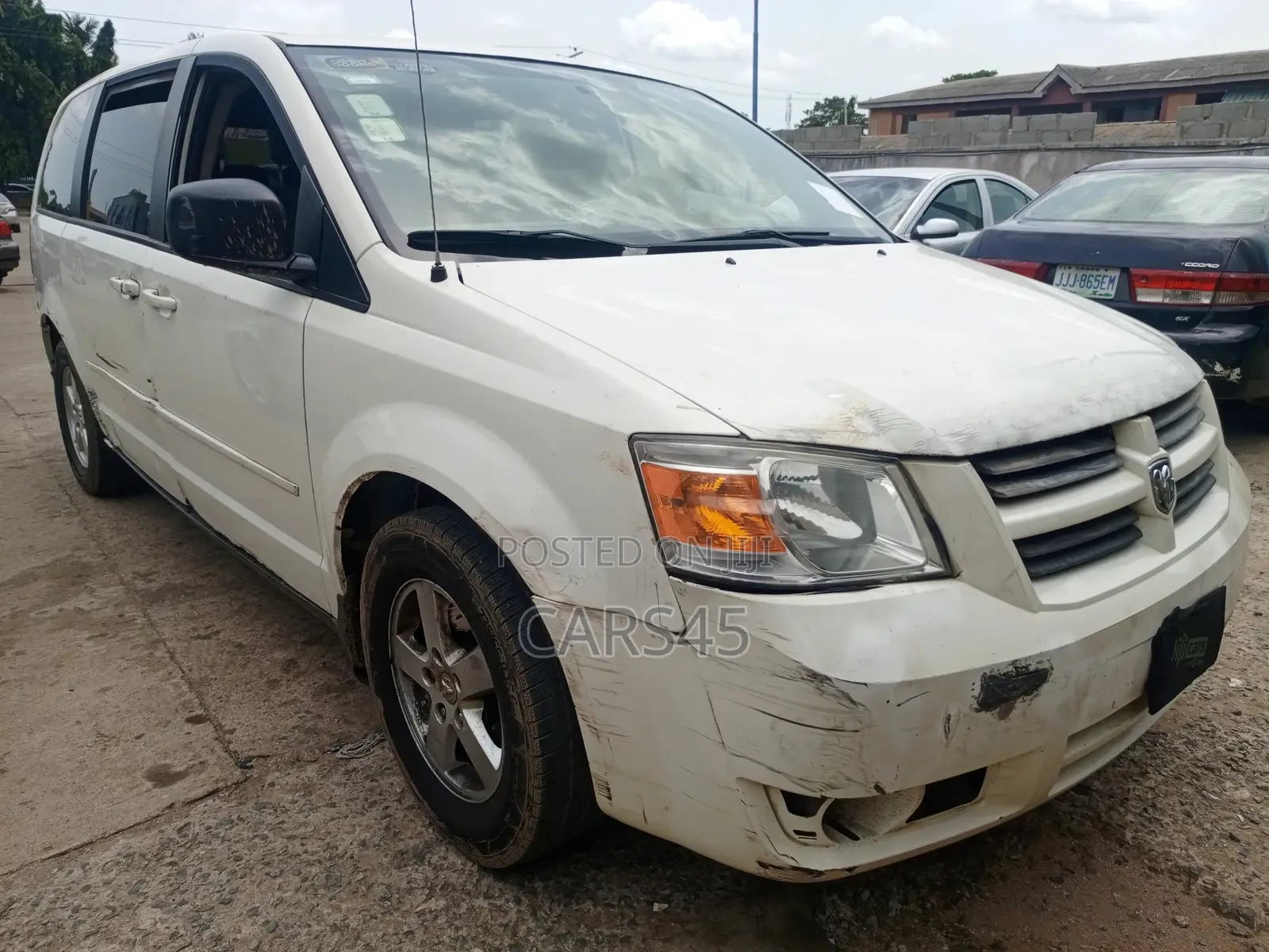 Dodge Caravan 2010 White