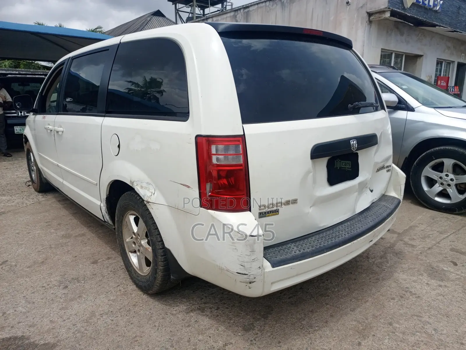 Dodge Caravan 2010 White