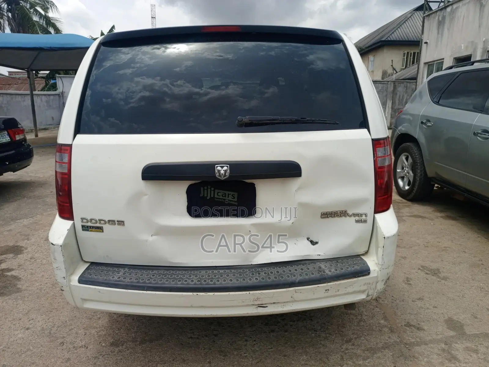 Dodge Caravan 2010 White