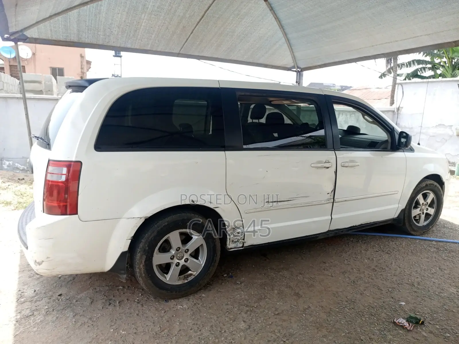 Dodge Caravan 2010 White