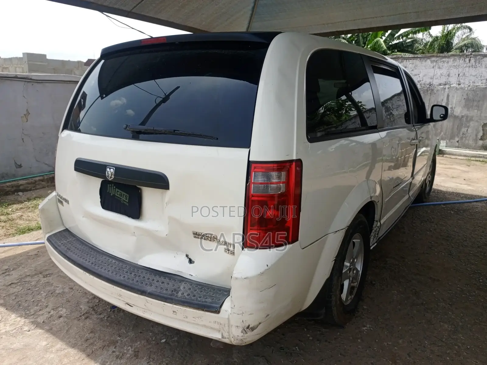 Dodge Caravan 2010 White