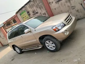 Toyota Highlander V6 AWD 2003 Gold