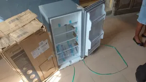 Midea Compact Refrigerator – Perfect for Home Use