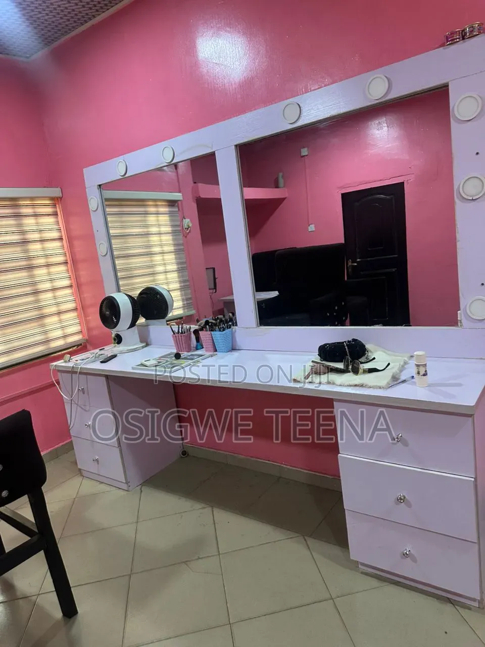 Make Up Table
