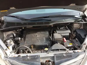 Toyota Sienna 2011 Silver