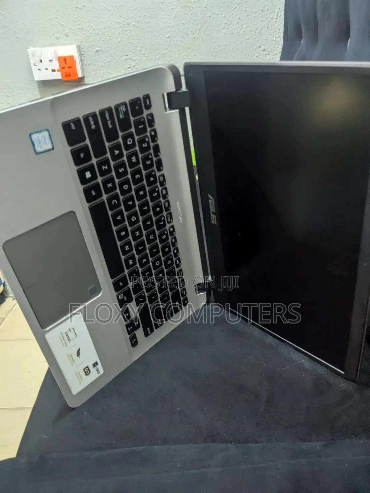 Laptop Asus ASUSPRO B9440UA 8GB Intel Core i3 SSD 256GB