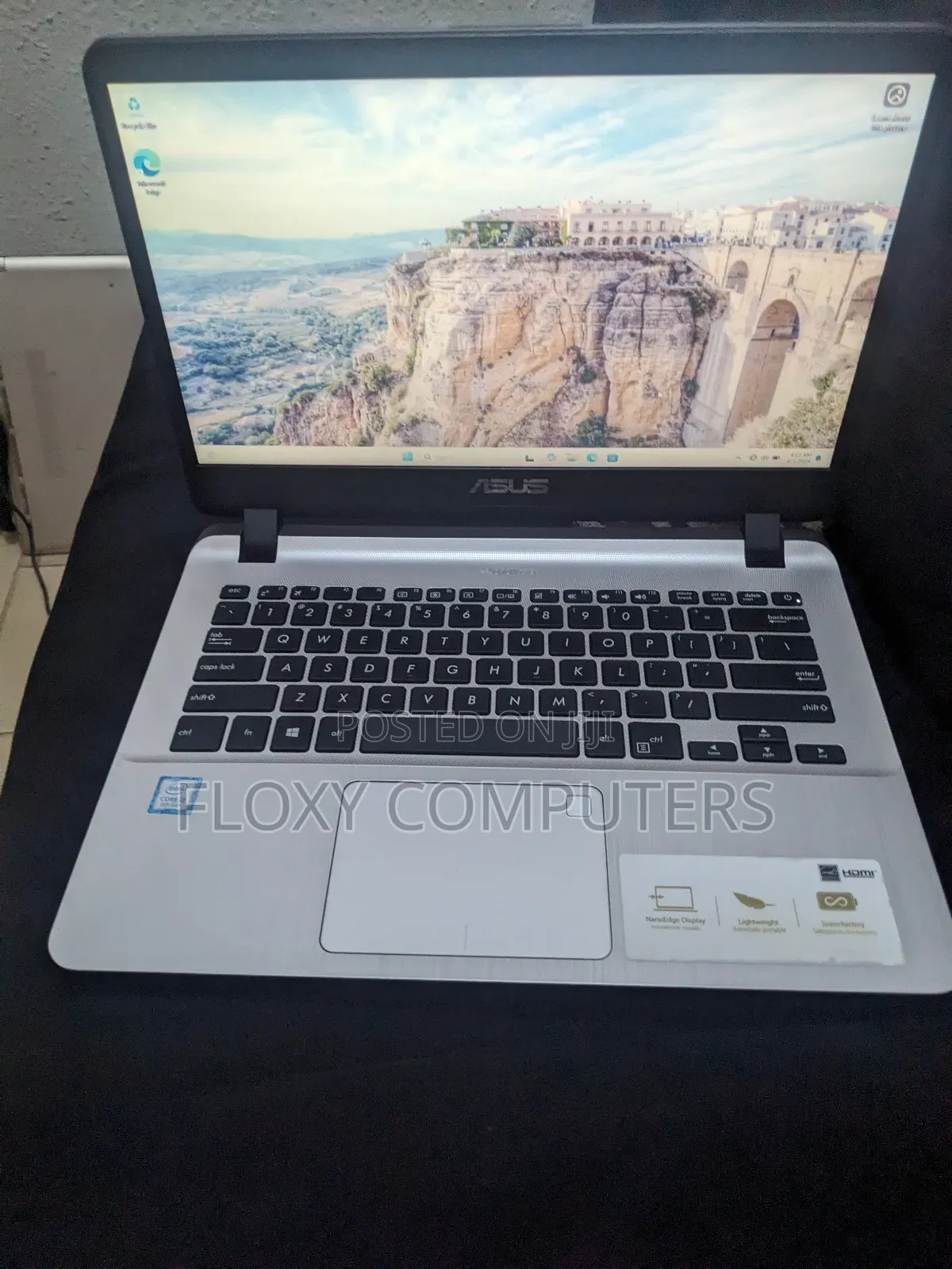 Laptop Asus ASUSPRO B9440UA 8GB Intel Core i3 SSD 256GB