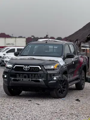 New Toyota Hilux 2025 Black