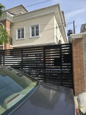 2bdrm Block of Flats in Lekki Phase 1 for rent