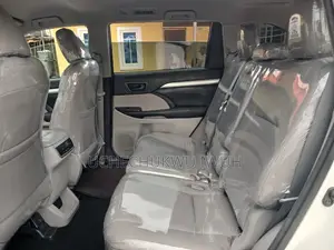 Toyota Highlander LE 4x4 V6 (3.5L 6cyl 8A) 2017 White