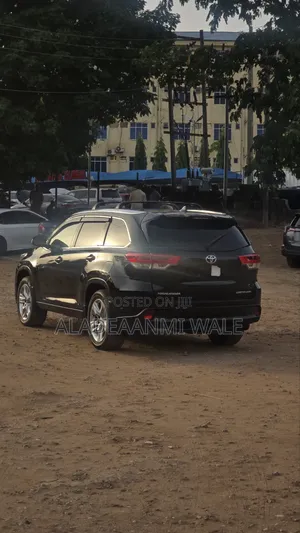 Toyota Highlander Limited 4dr SUV AWD (3.5L 6cyl 6A) 2015 Black