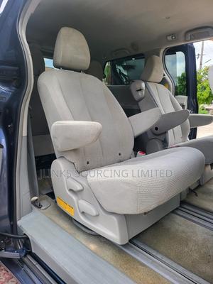 Toyota Sienna LE 7-Passenger Mobility 4dr Minivan (3.5L 6cyl 6A) 2014 Blue