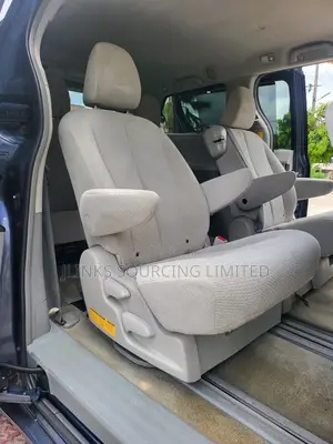 Toyota Sienna LE 7-Passenger Mobility 4dr Minivan (3.5L 6cyl 6A) 2014 Blue