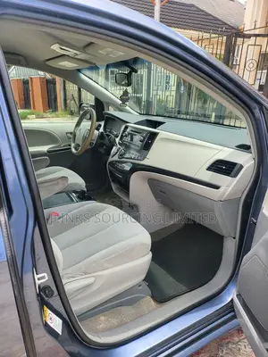Toyota Sienna LE 7-Passenger Mobility 4dr Minivan (3.5L 6cyl 6A) 2014 Blue