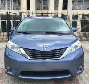 Toyota Sienna LE 7-Passenger Mobility 4dr Minivan (3.5L 6cyl 6A) 2014 Blue