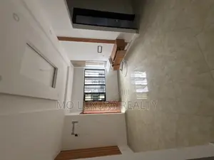 4bdrm Townhouse / Terrace in Jakande for rent