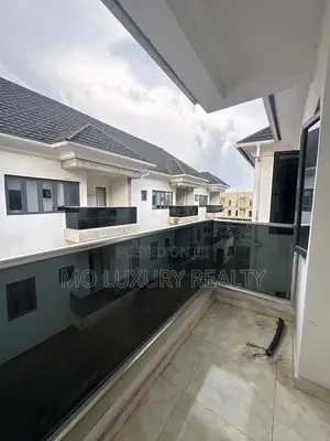 4bdrm Townhouse / Terrace in Jakande for rent