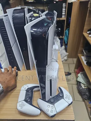 Playstation 5 Console With Fc26 Game and 2pads