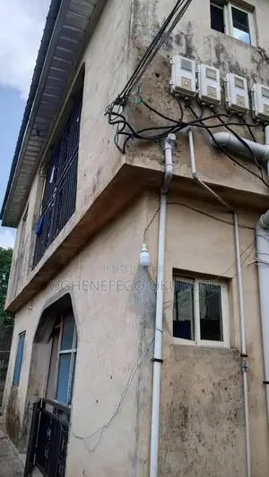 8bdrm Block of Flats in Okokomaiko for sale