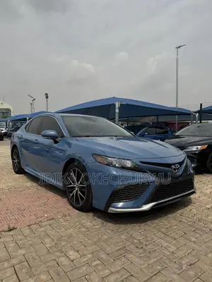 Toyota Camry SE 2025 Blue