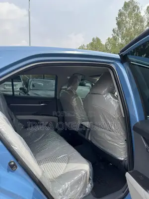 Toyota Camry SE 2025 Blue
