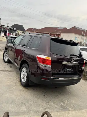 Toyota Highlander SE 3.5L 4WD 2013 Burgundy