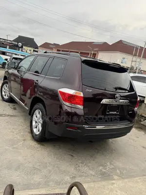 Toyota Highlander SE 3.5L 4WD 2013 Burgundy