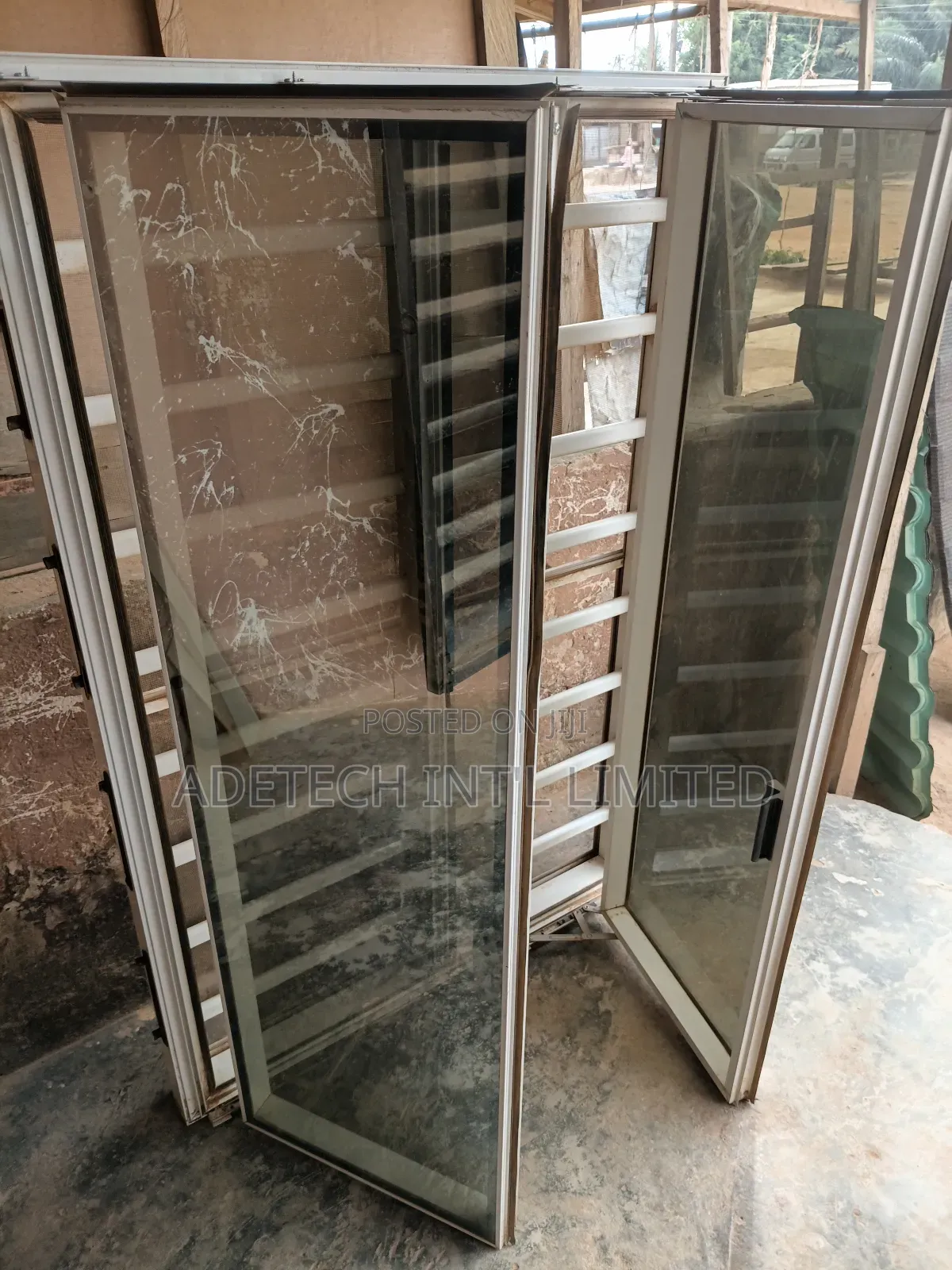 Strong Frameless Window