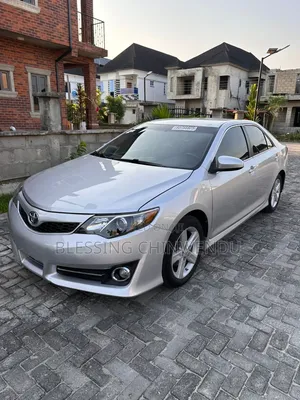 Toyota Camry SE 4dr Sedan (2.5L 4cyl 6A) 2013 Silver