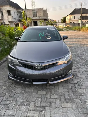 Toyota Camry SE 4dr Sedan (2.5L 4cyl 6A) 2013 Gray