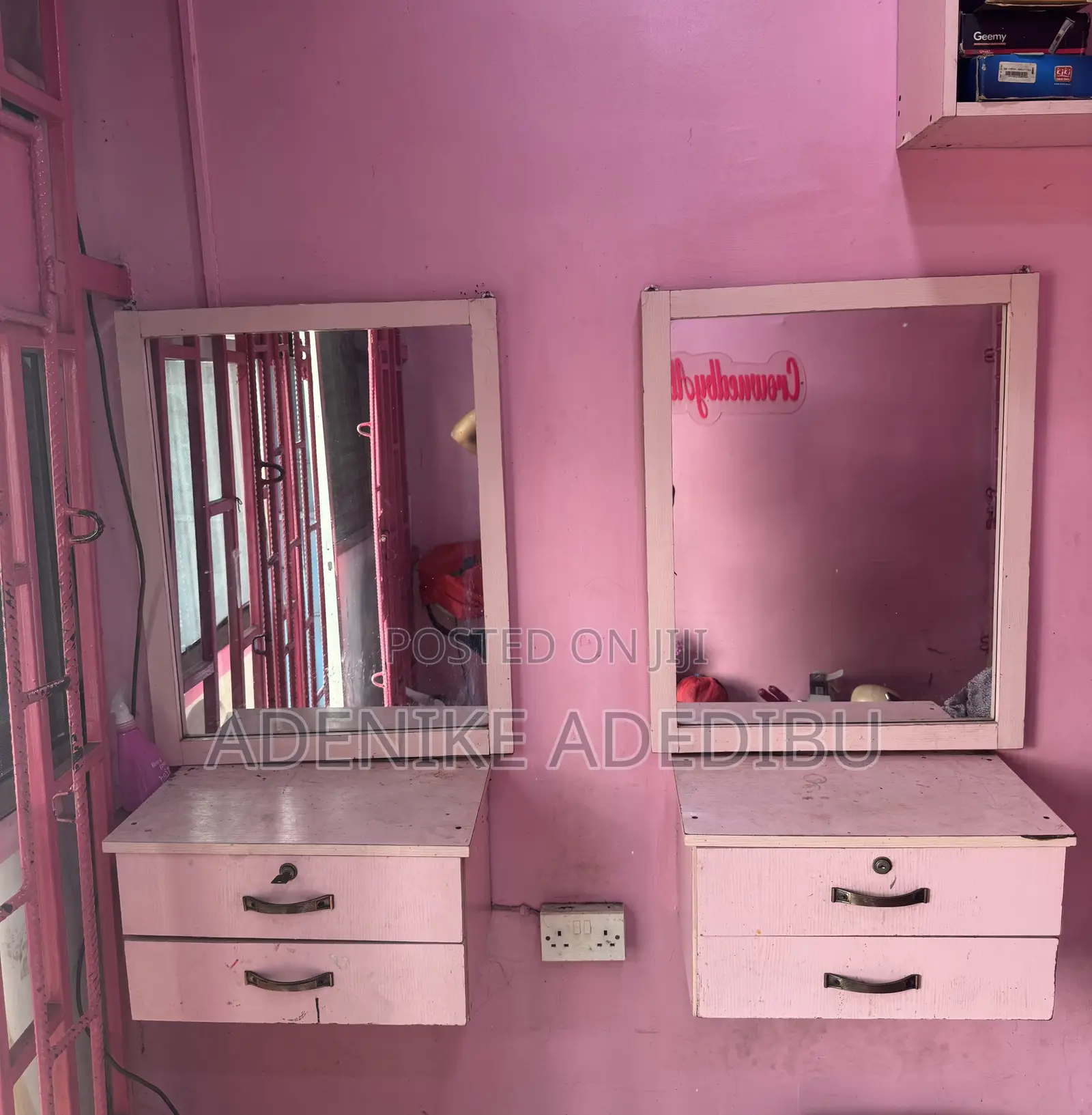 Mirrors And Drawers