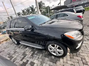 Mercedes-Benz M Class ML350 4MATIC 4dr SUV AWD (3.5L 6cyl 7A) 2014 Black