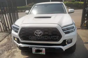 Toyota Tacoma 2021 White