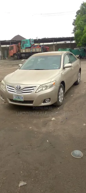 Toyota Camry XLE V6 4dr Sedan (3.5L 6cyl 6AM) 2008 Gold