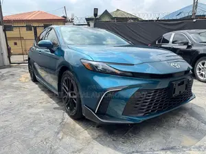 Toyota Camry SE 2025